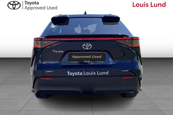 Blå Toyota BZ4X fra 2025