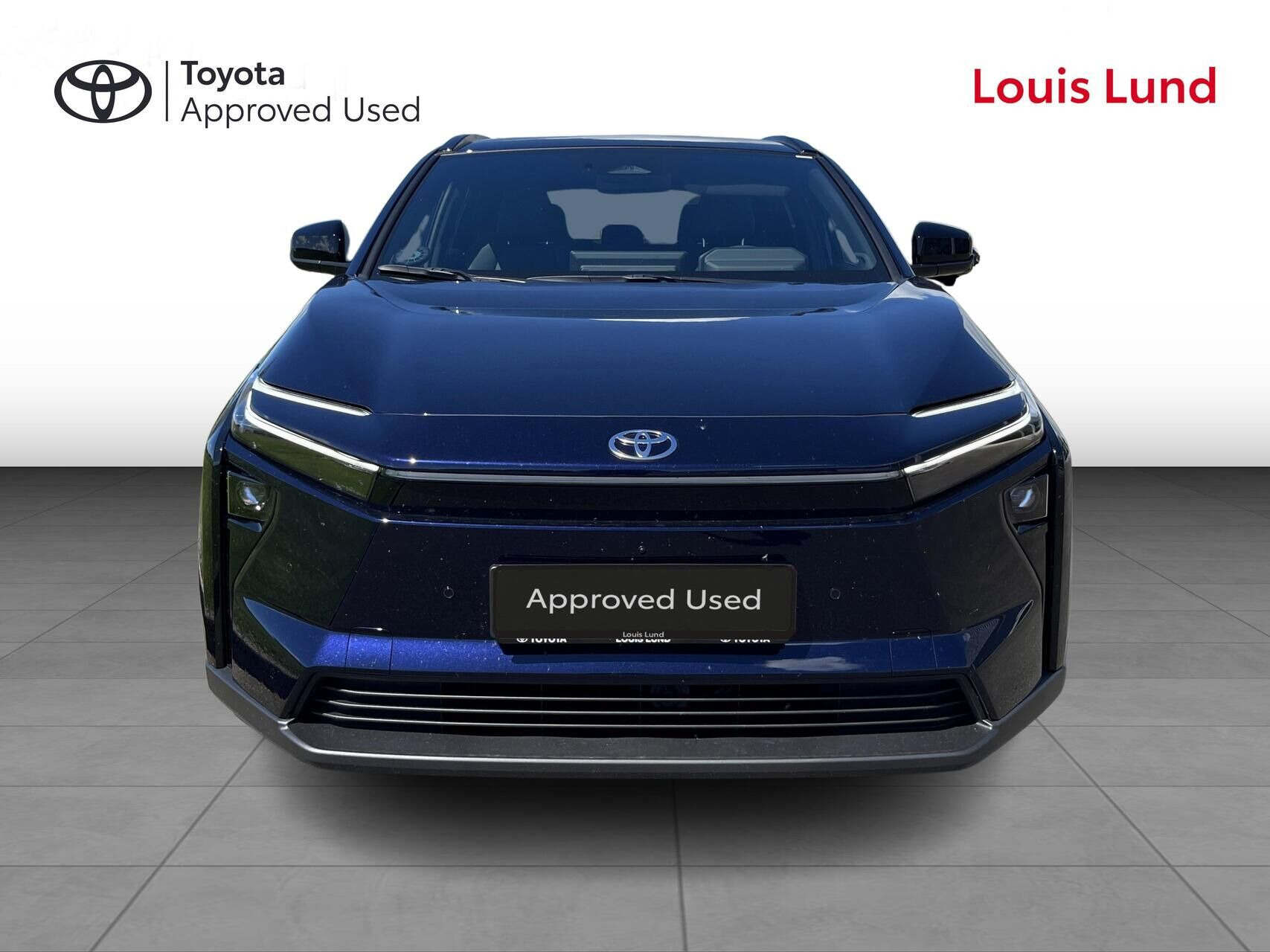Blå Toyota BZ4X fra 2025