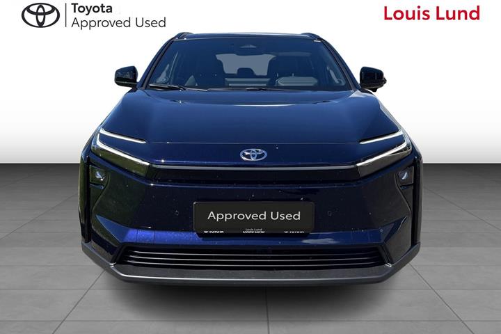 Blå Toyota BZ4X fra 2025