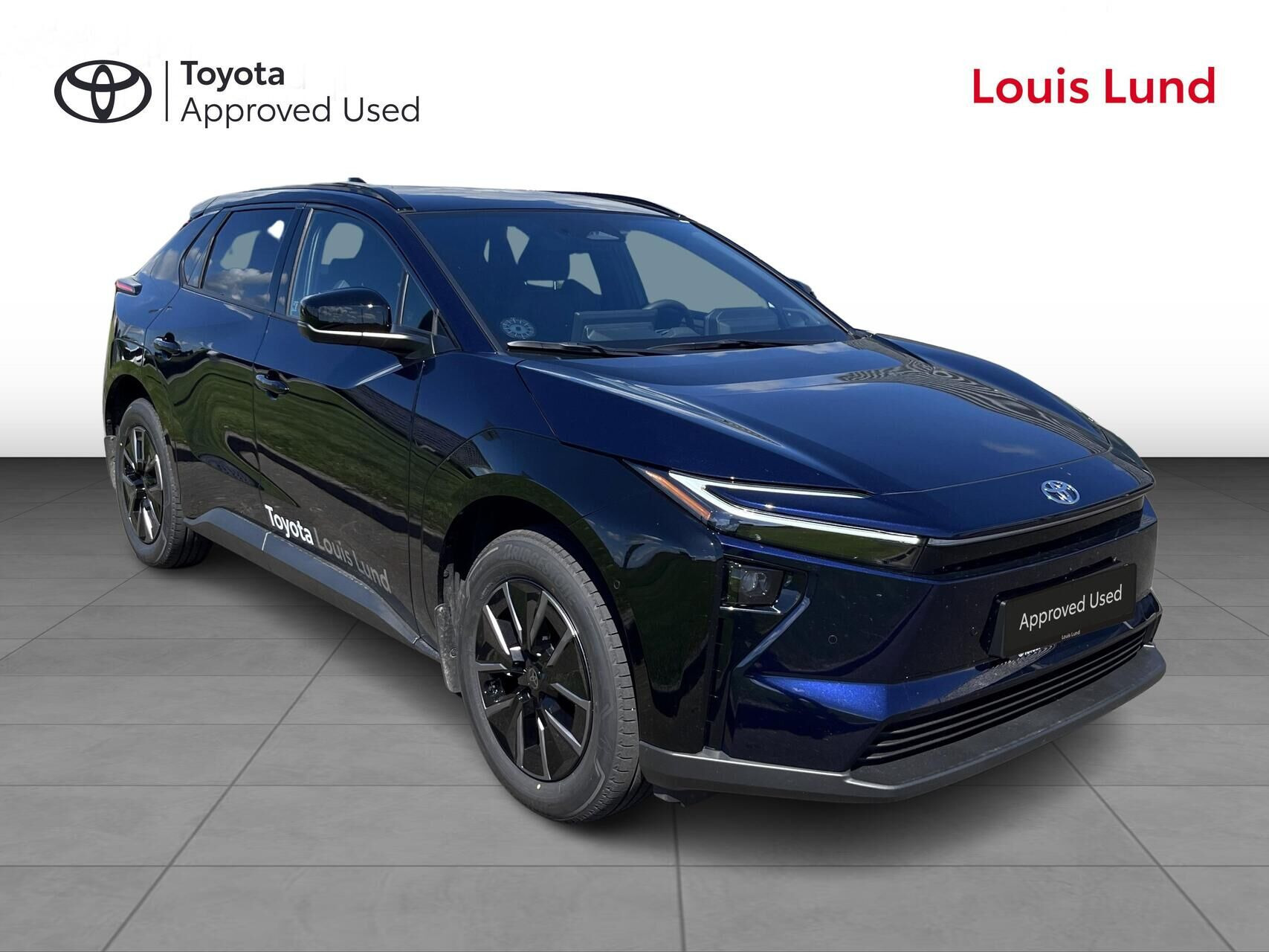 Blå Toyota BZ4X fra 2025