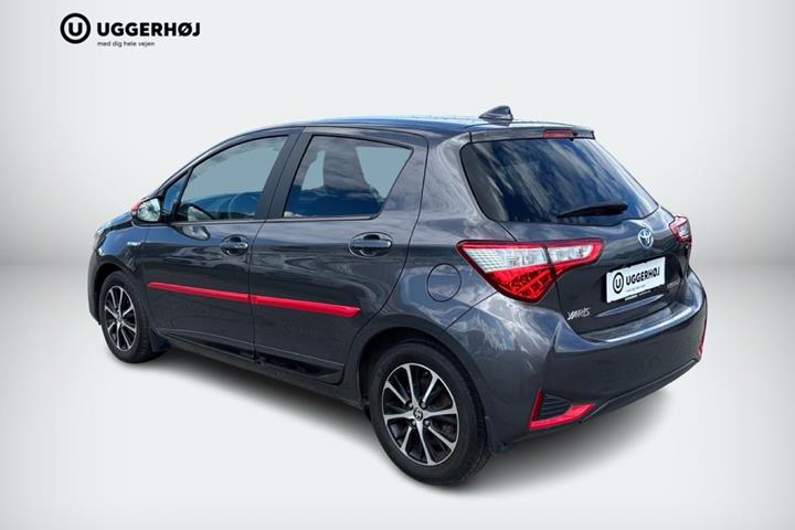 Grå Toyota Yaris fra 2020