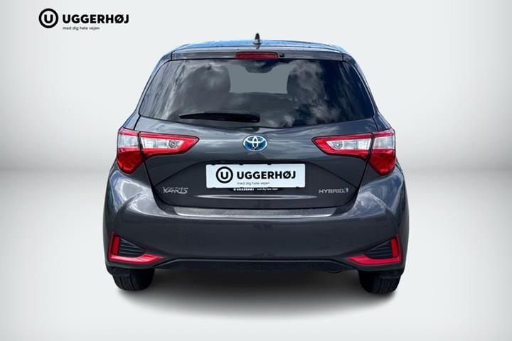 Grå Toyota Yaris fra 2020