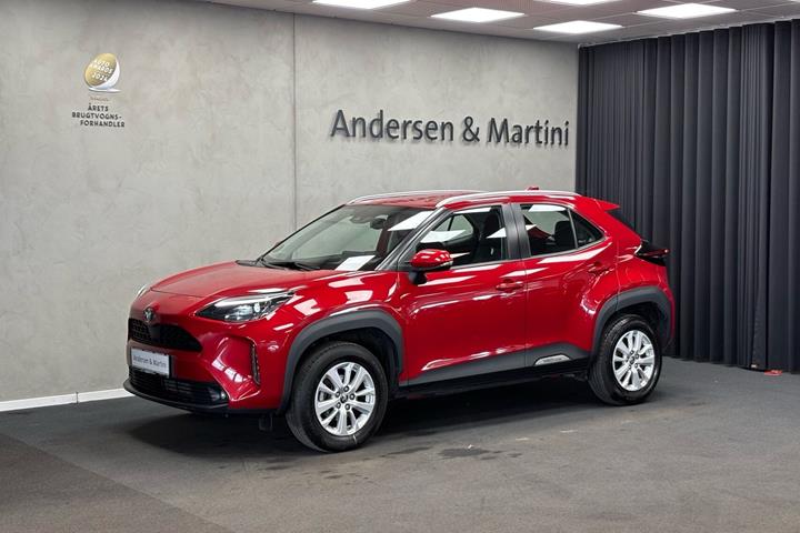 Rød Toyota Yaris Cross fra 2022 set udefra