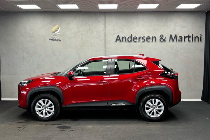 Rød Toyota Yaris Cross fra 2022
