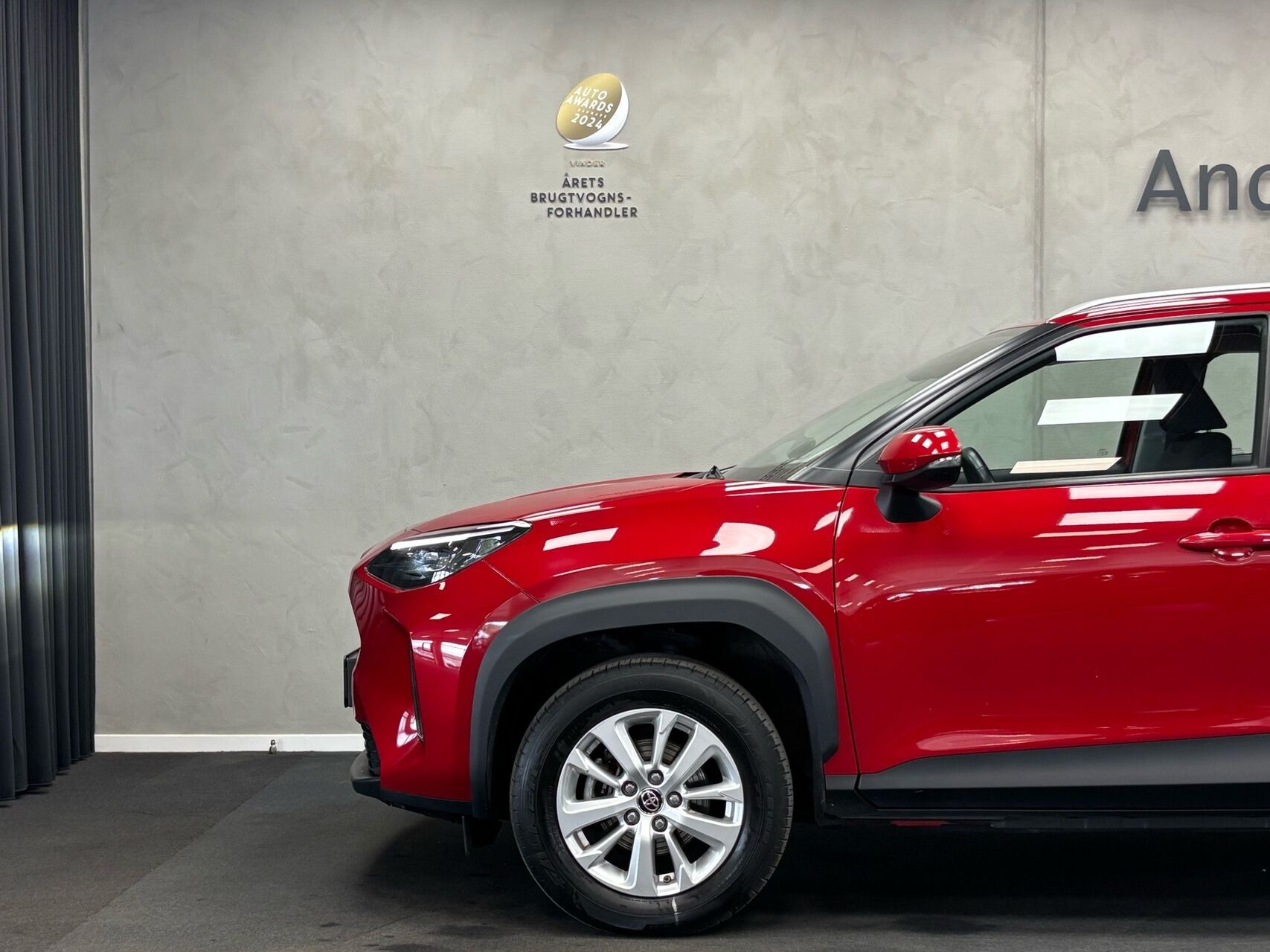 Rød Toyota Yaris Cross fra 2022