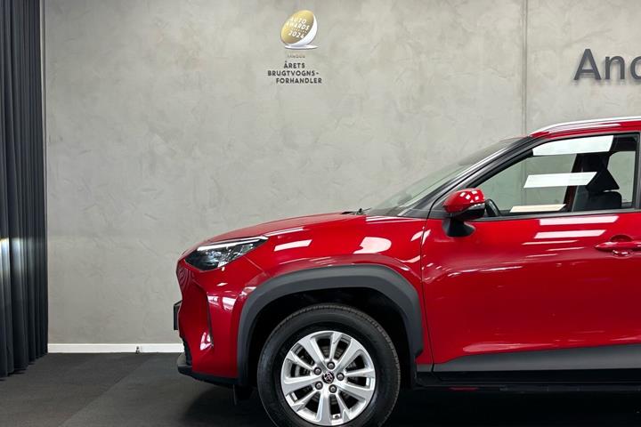 Rød Toyota Yaris Cross fra 2022