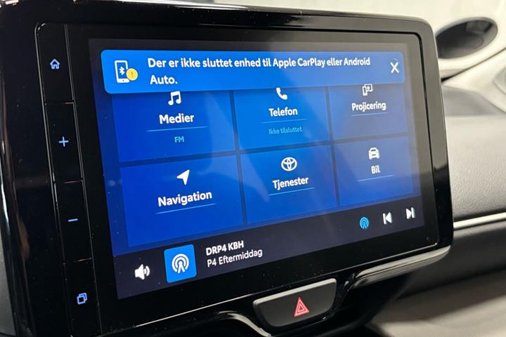 Rød Toyota Yaris Cross fra 2022