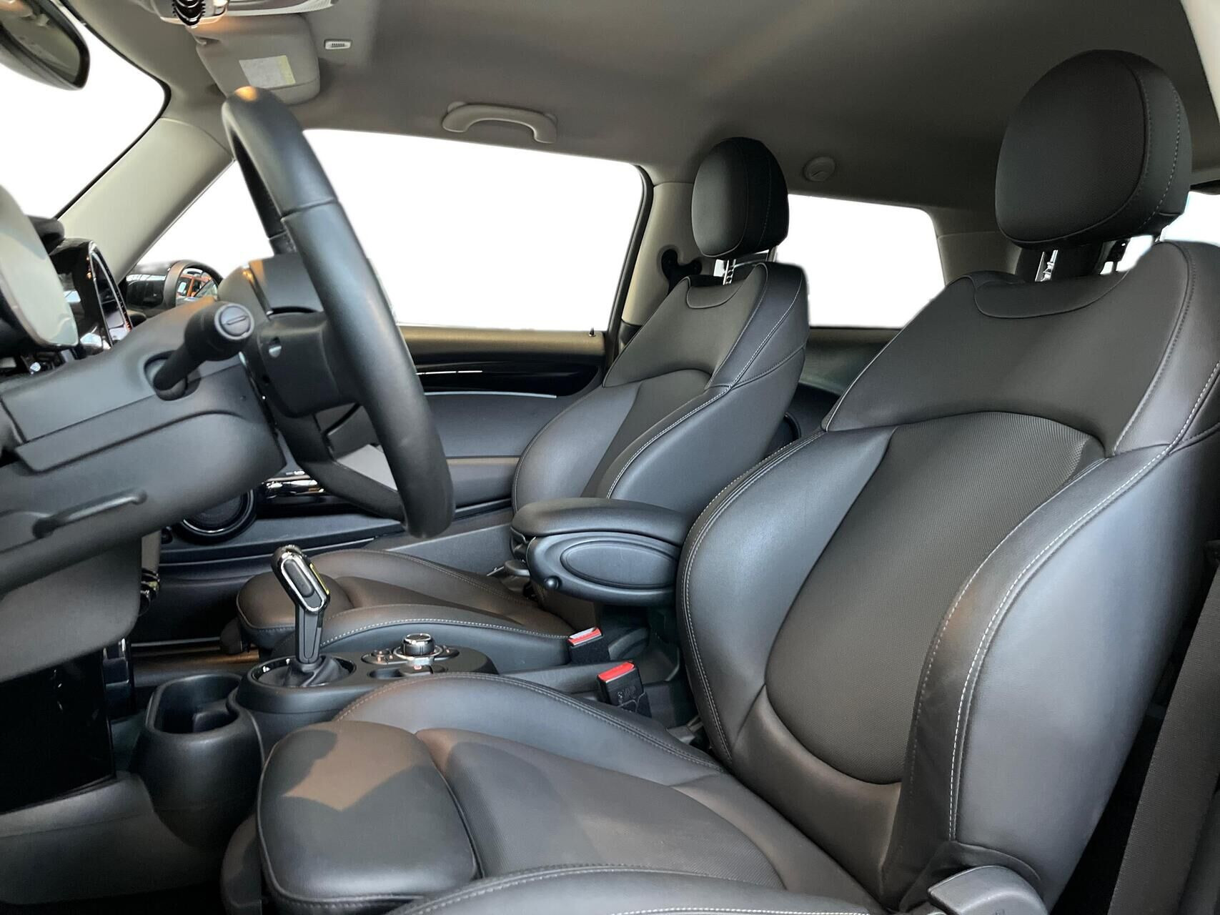 Grå Mini Cooper fra 2023