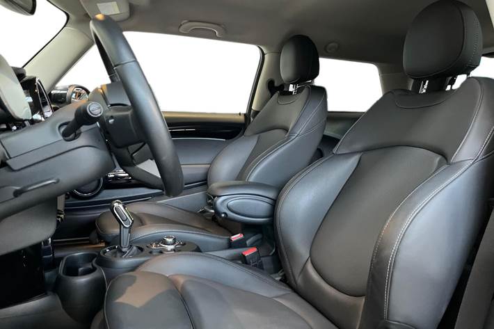 Grå Mini Cooper fra 2023