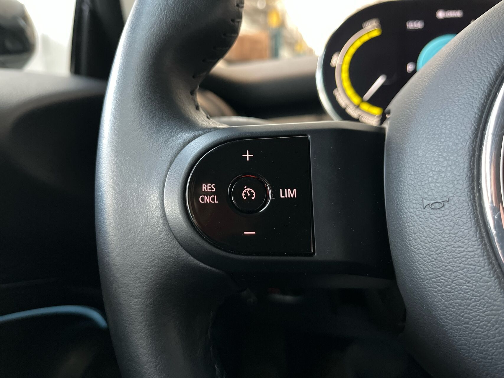 Grå Mini Cooper fra 2023