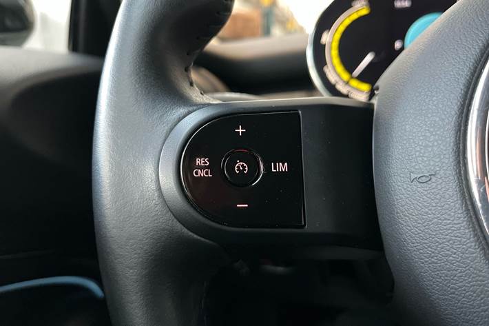 Grå Mini Cooper fra 2023