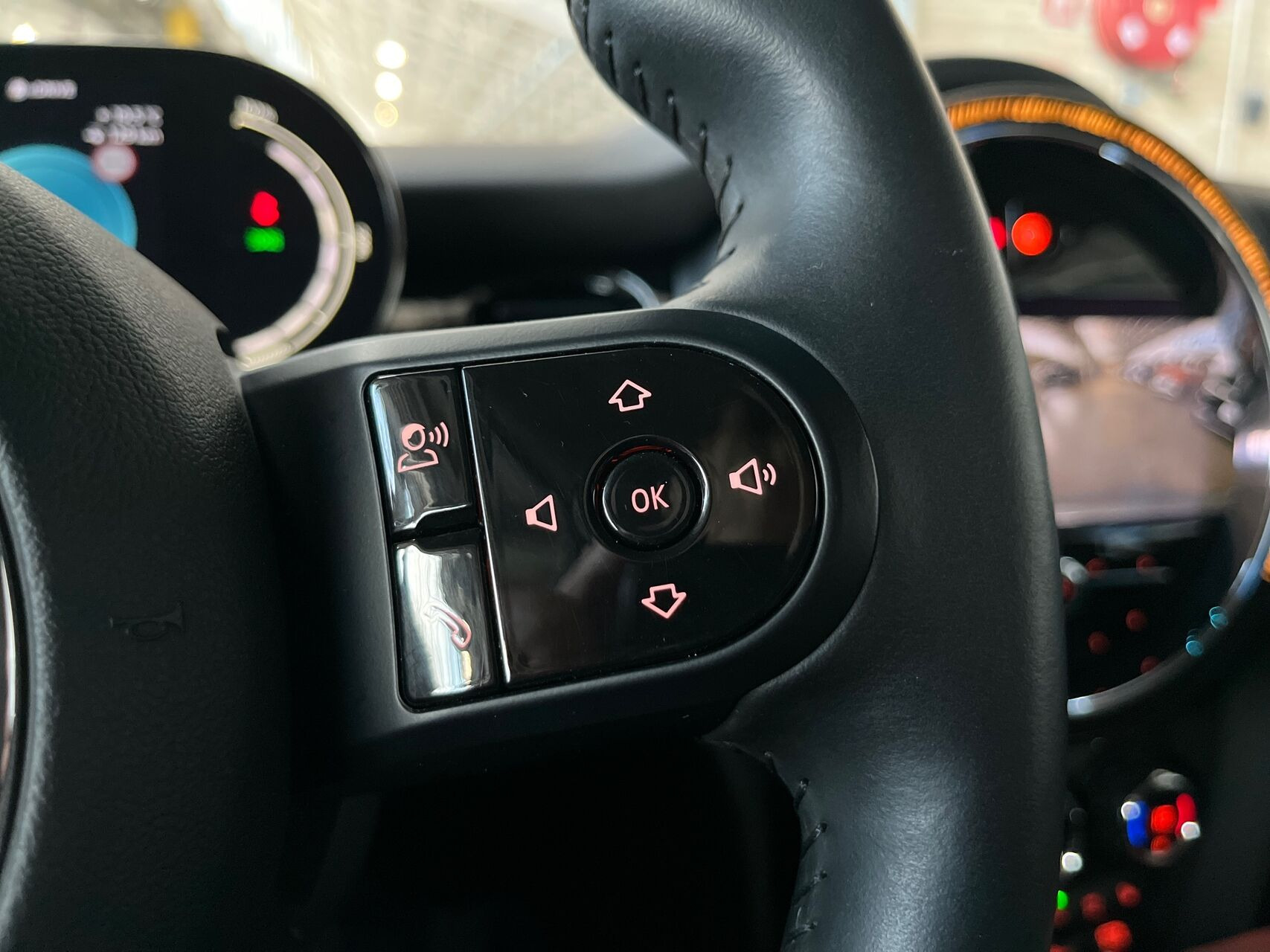 Grå Mini Cooper fra 2023