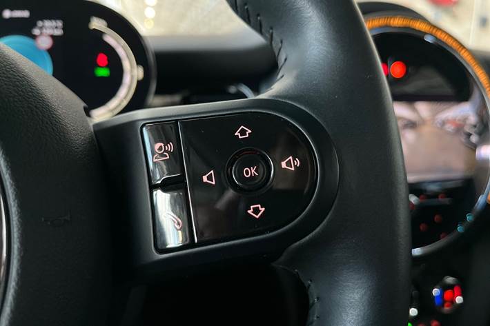 Grå Mini Cooper fra 2023