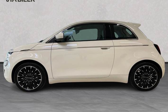 Hvid Fiat 500e fra 2023