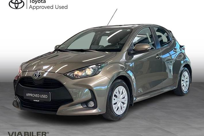 Bronze Toyota Yaris fra 2021