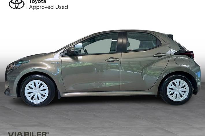 Bronze Toyota Yaris fra 2021
