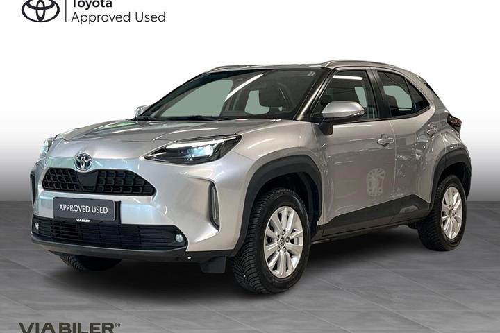Sølv Toyota Yaris Cross fra 2023 set udefra