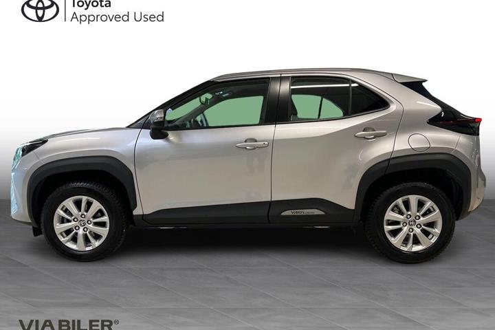 Sølv Toyota Yaris Cross fra 2023
