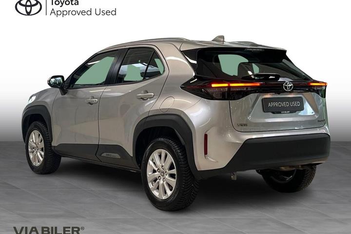 Sølv Toyota Yaris Cross fra 2023