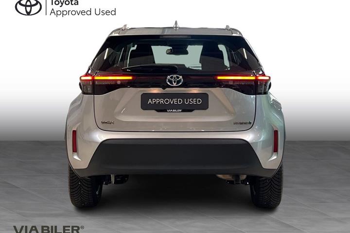 Sølv Toyota Yaris Cross fra 2023