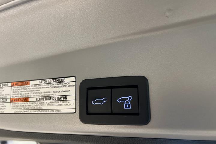 Sølv Toyota Yaris Cross fra 2023
