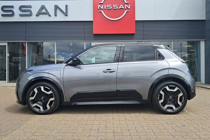 Sølv Nissan Micra fra 2026