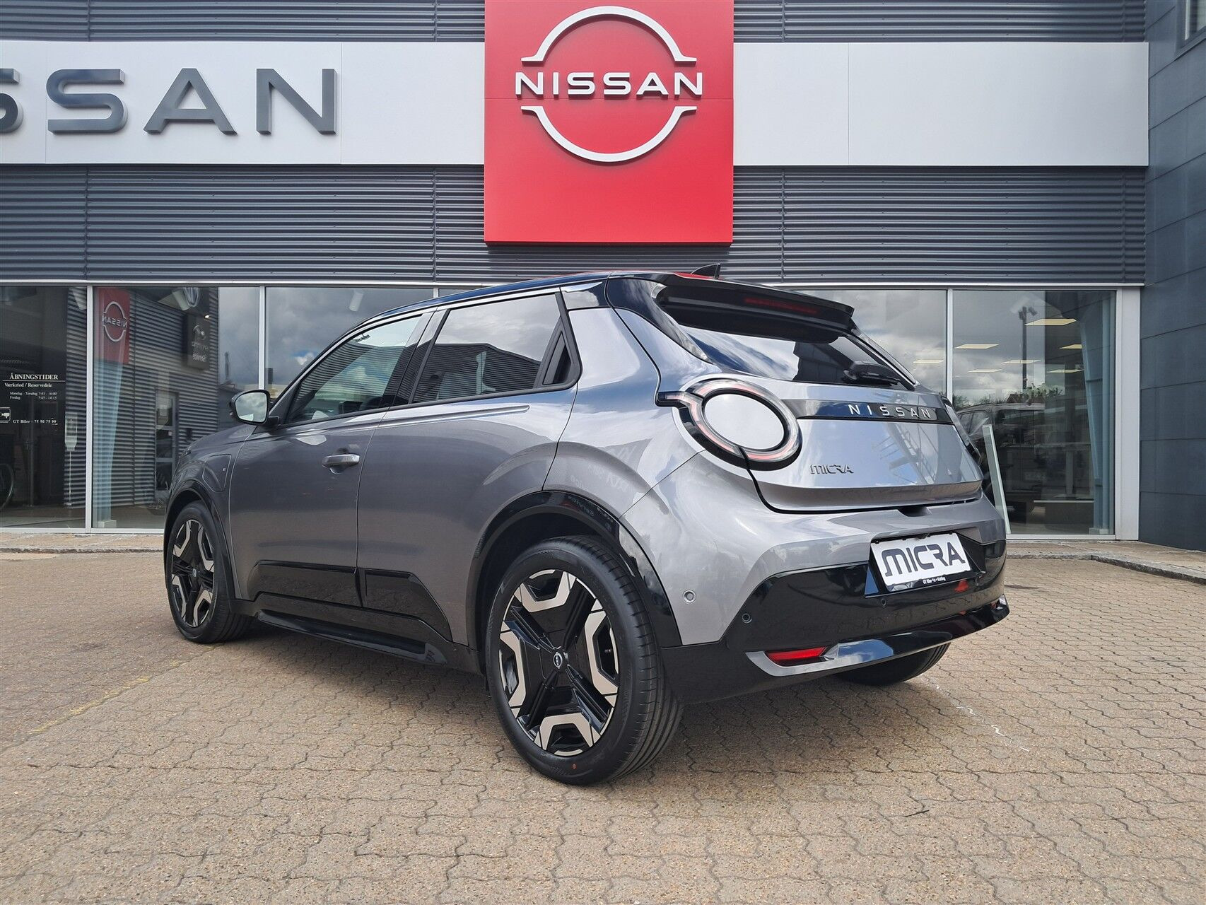 Sølv Nissan Micra fra 2026