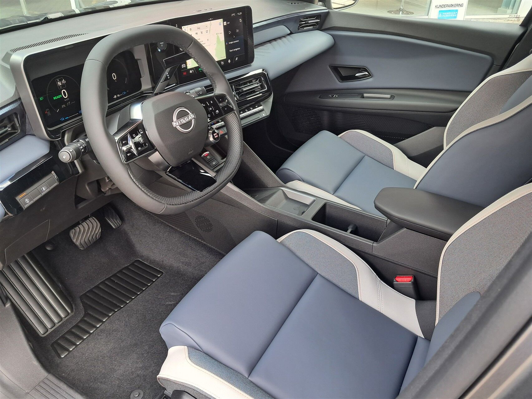 Sølv Nissan Micra fra 2026