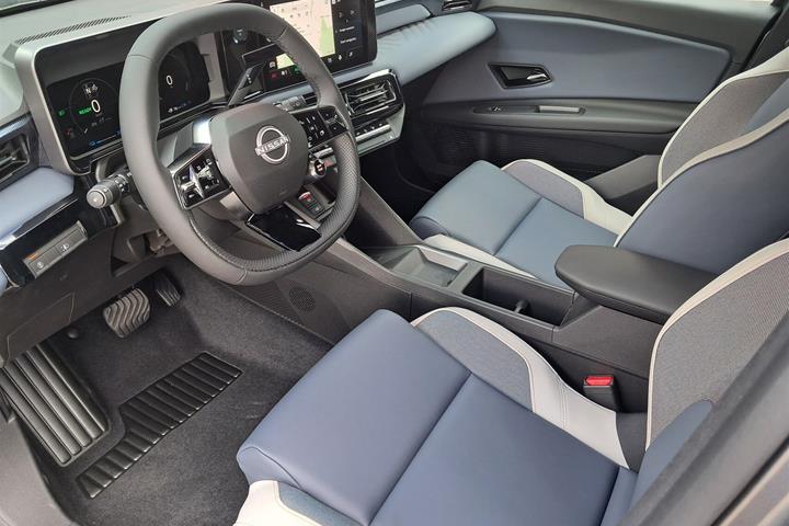 Sølv Nissan Micra fra 2026