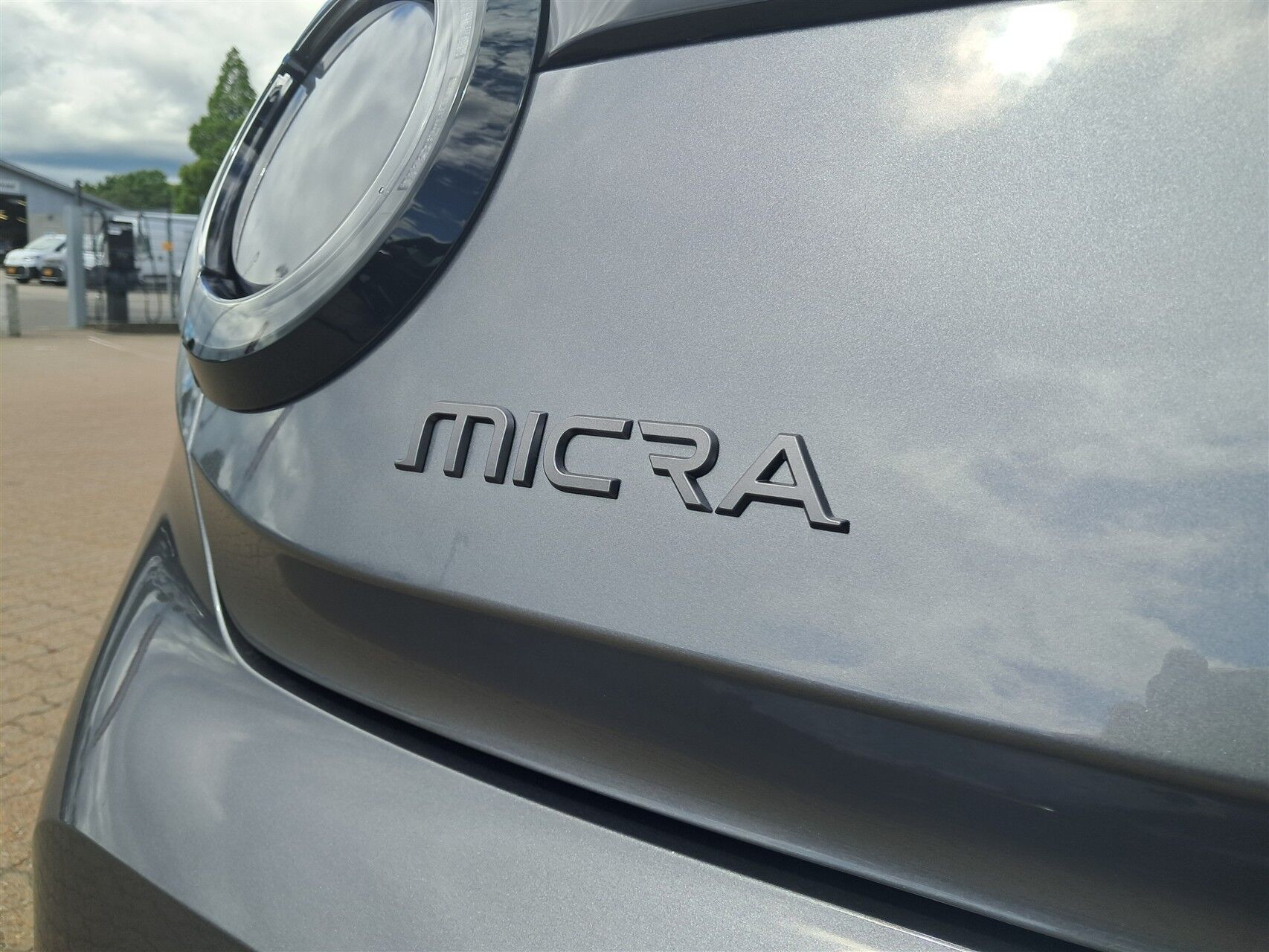Sølv Nissan Micra fra 2026