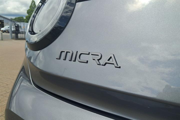 Sølv Nissan Micra fra 2026