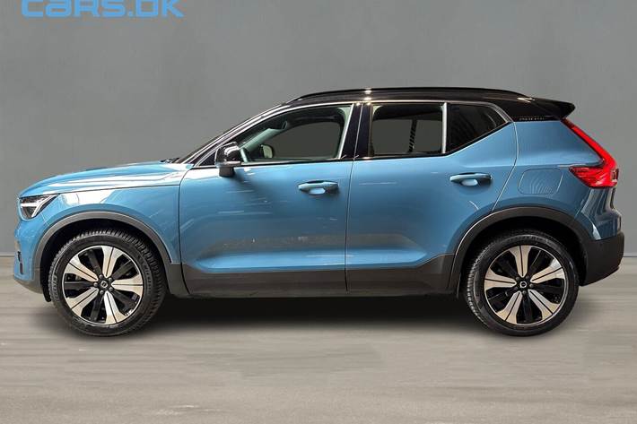 Blå Volvo XC40 fra 2023