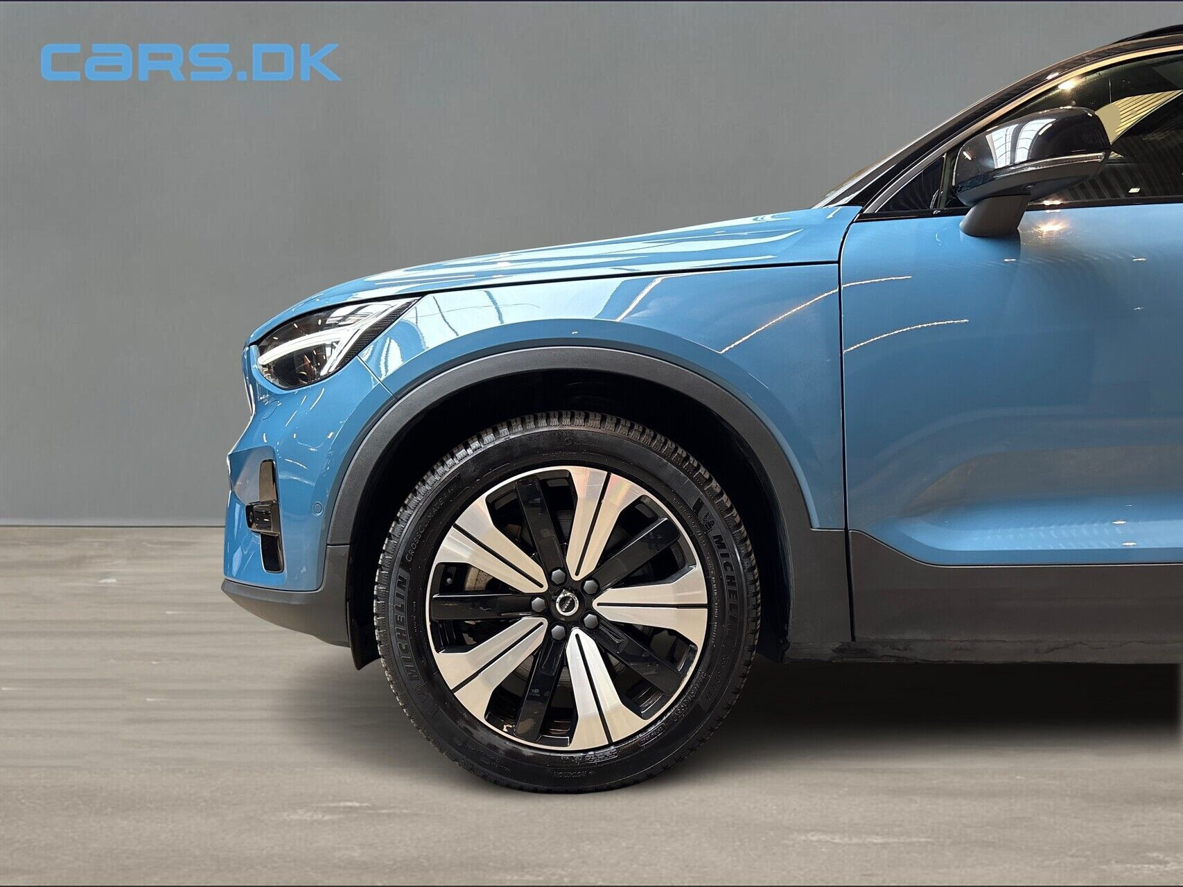 Blå Volvo XC40 fra 2023