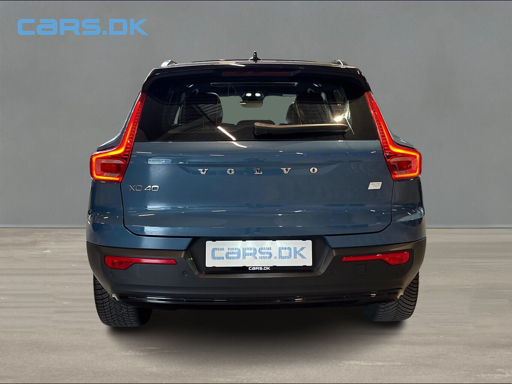 Blå Volvo XC40 fra 2023