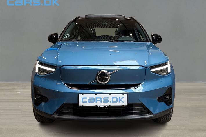 Blå Volvo XC40 fra 2023