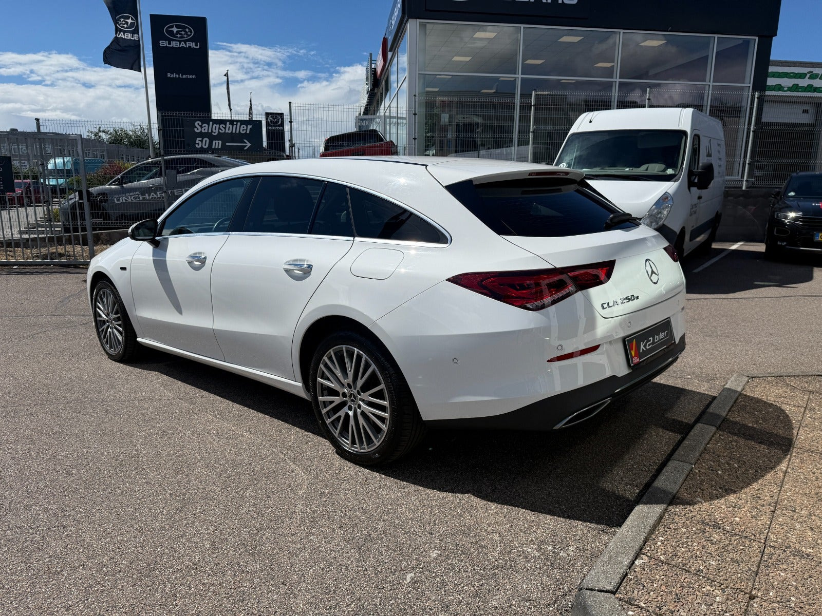 Hvid Mercedes CLA250 e fra 2021