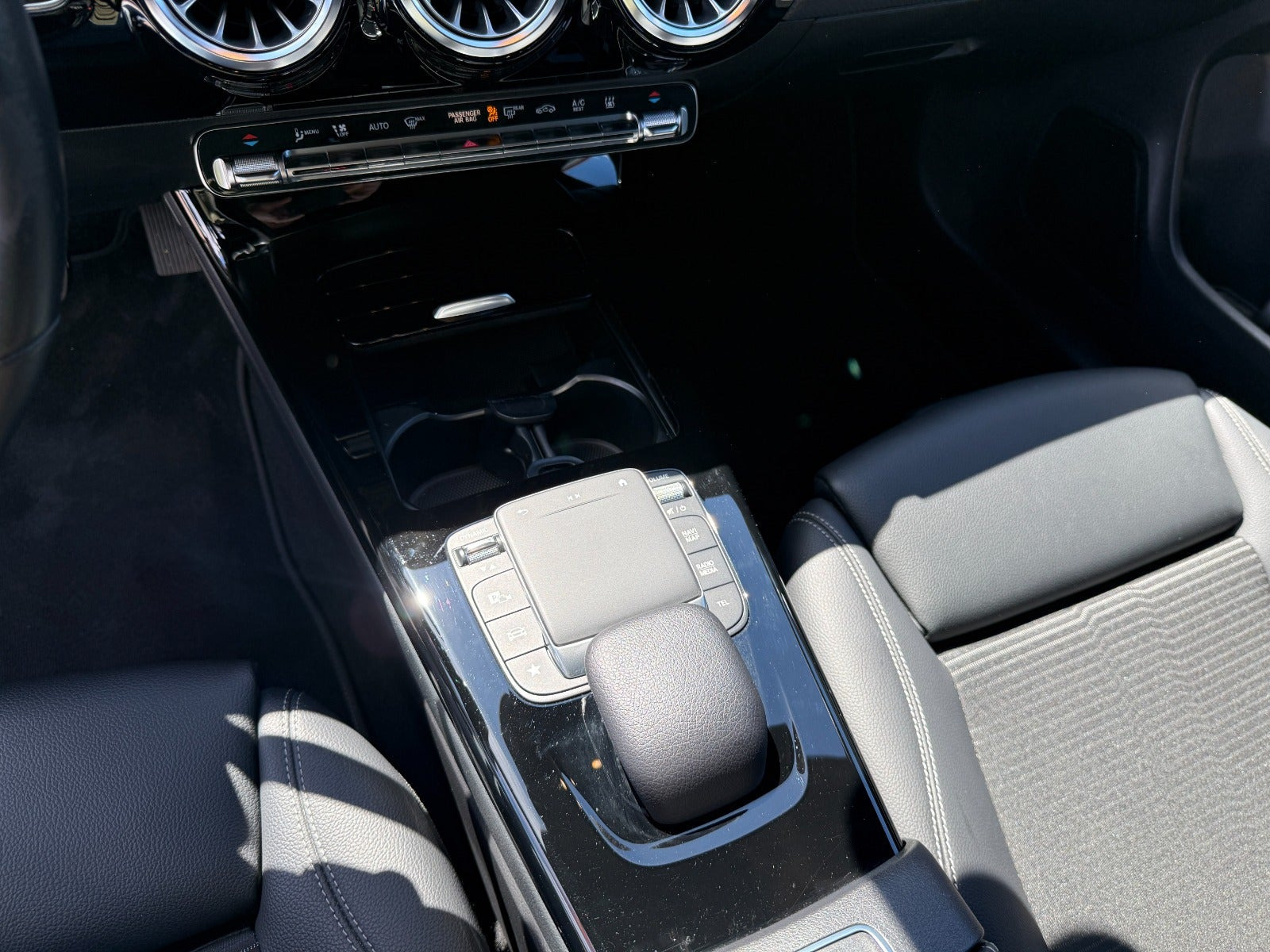 Hvid Mercedes CLA250 e fra 2021