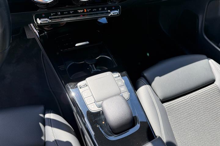 Hvid Mercedes CLA250 e fra 2021
