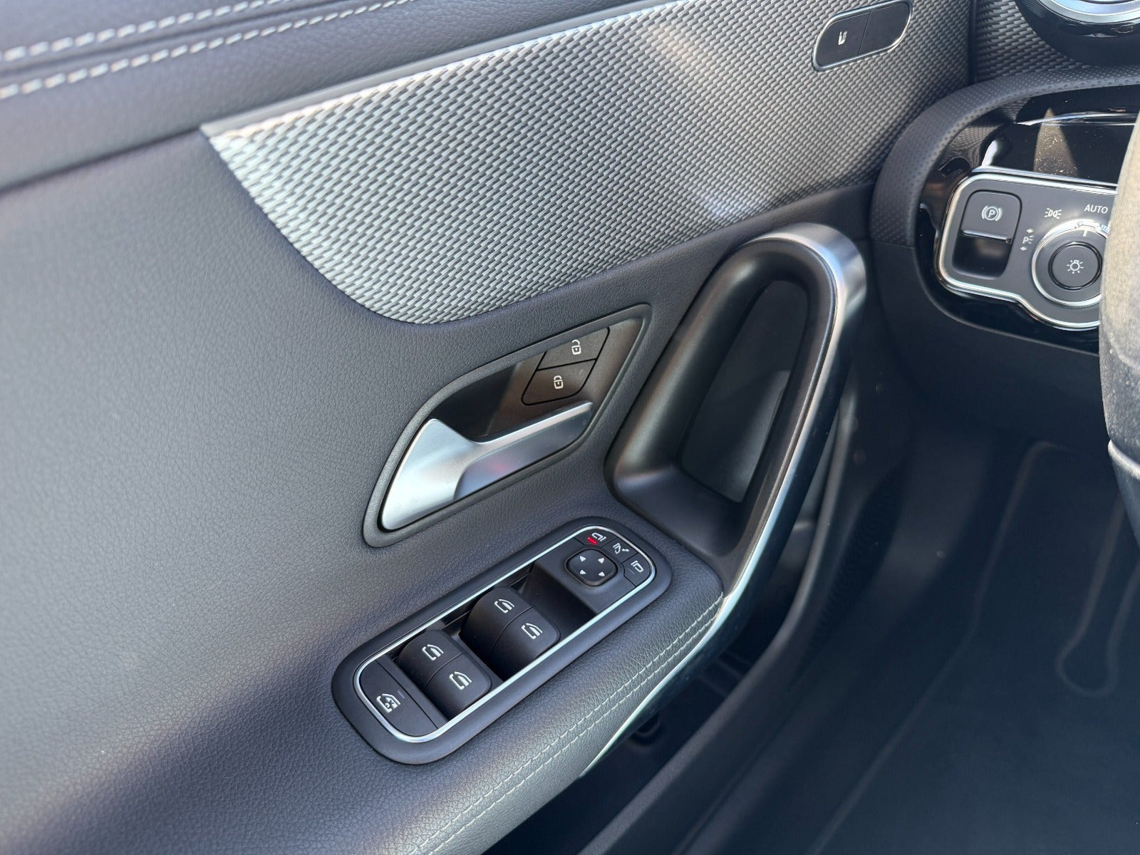 Hvid Mercedes CLA250 e fra 2021