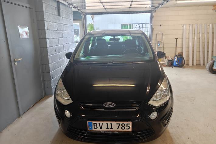 Gul Ford S-MAX fra 2012
