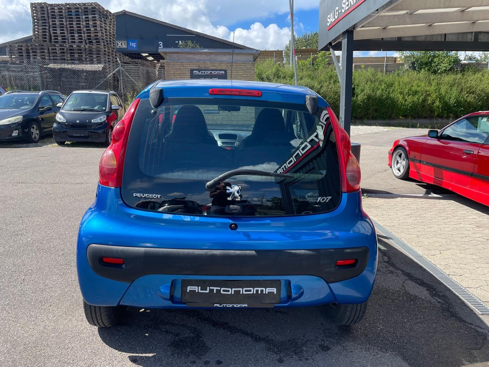 Blå Peugeot 107 fra 2011