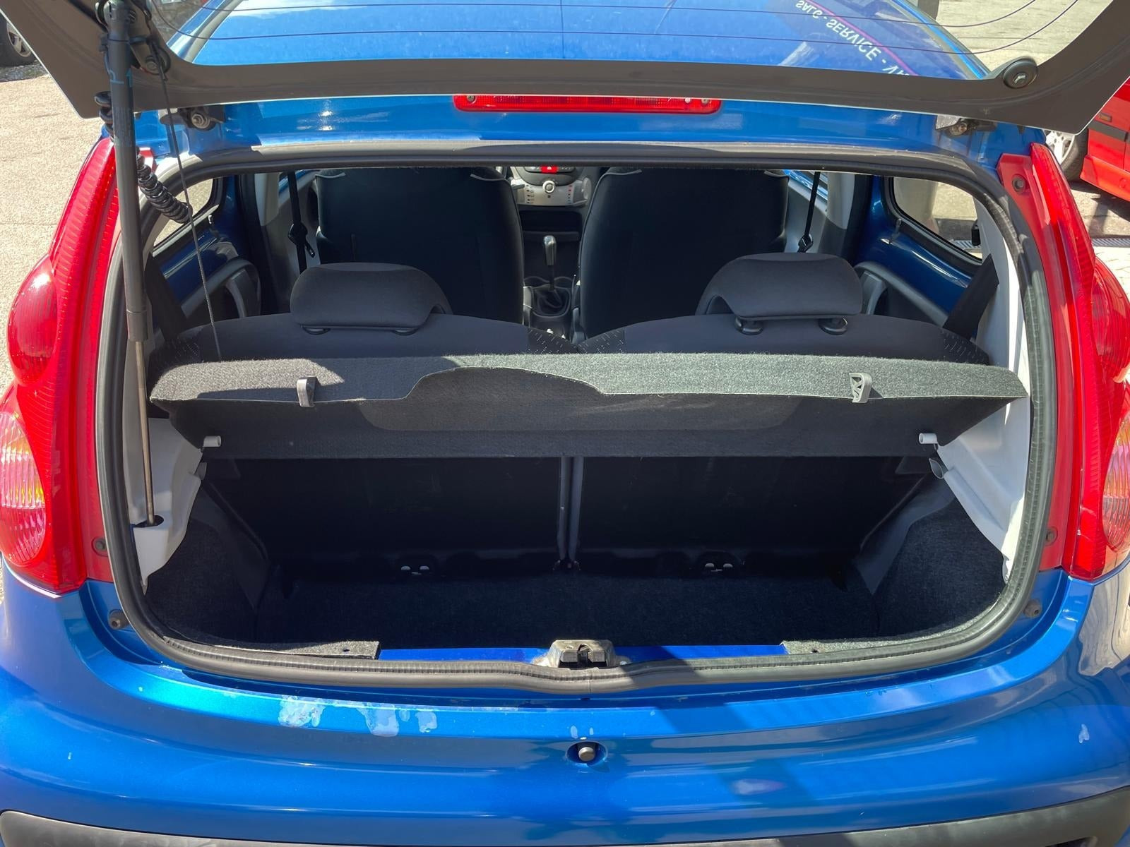 Blå Peugeot 107 fra 2011