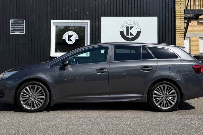 undefined Toyota Avensis fra 2017