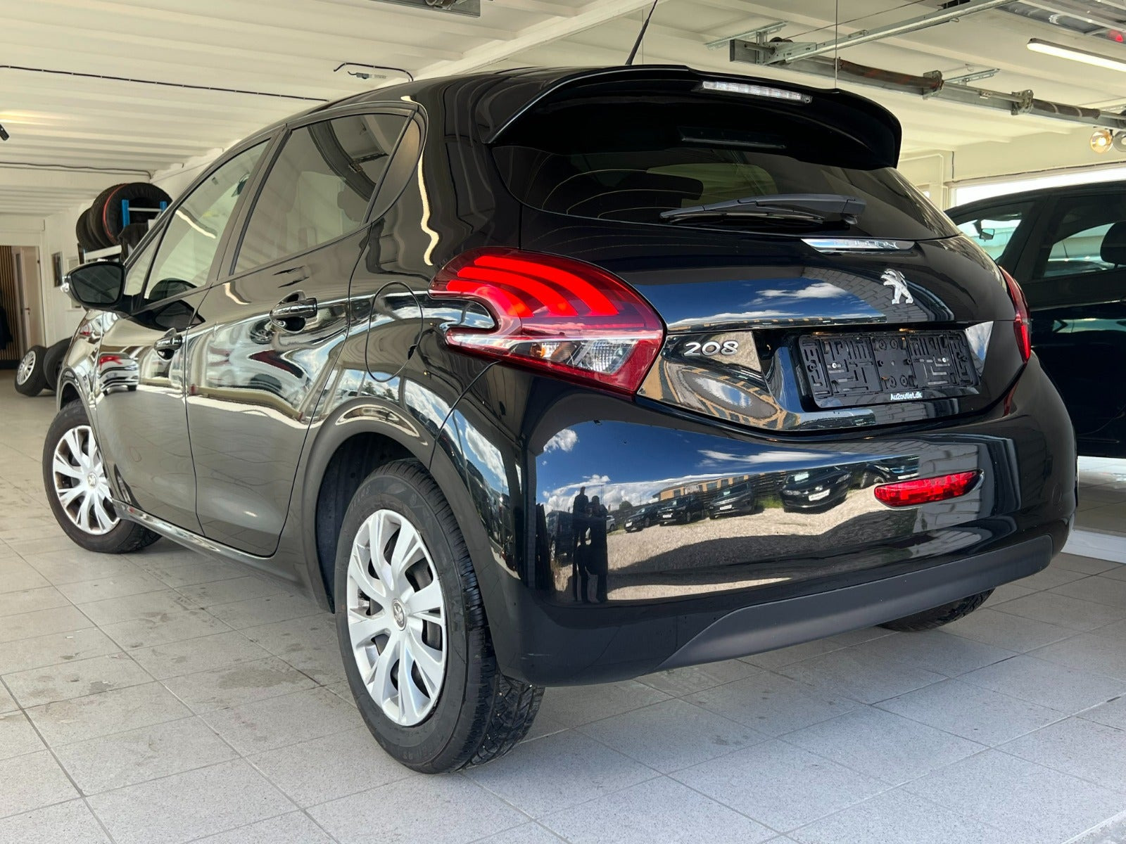 Sort Peugeot 208 fra 2019