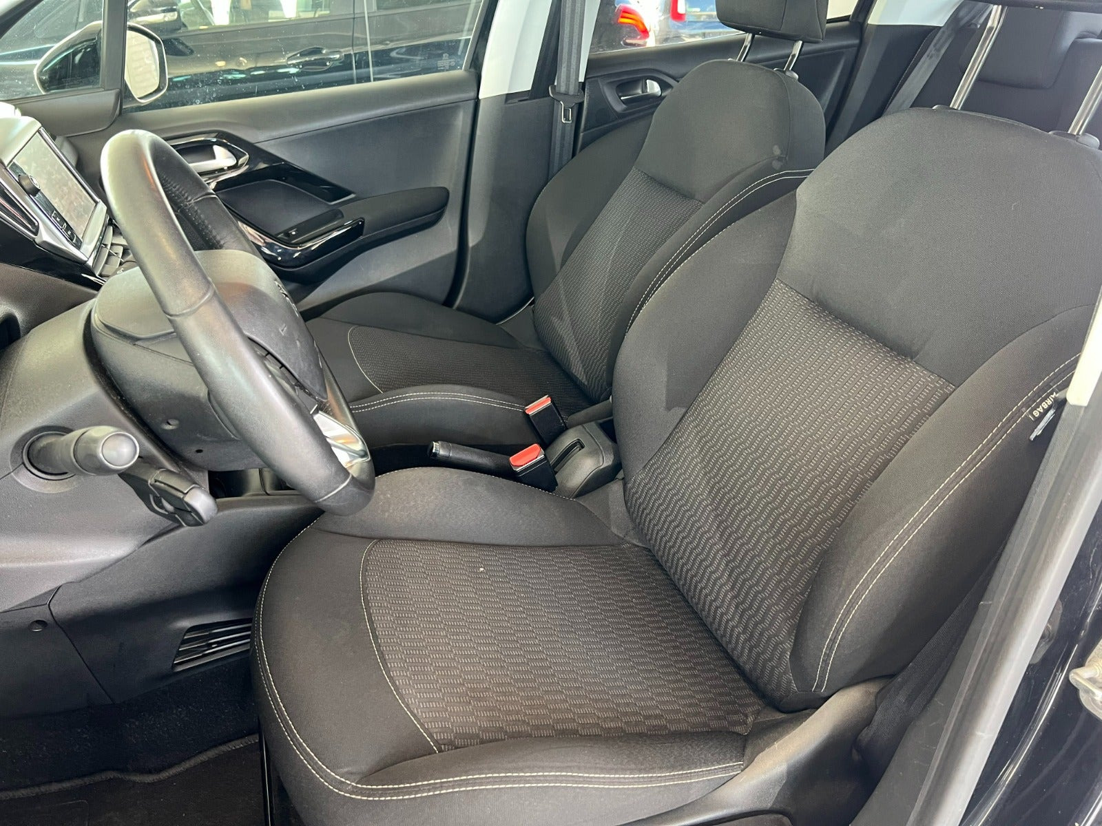 Sort Peugeot 208 fra 2019