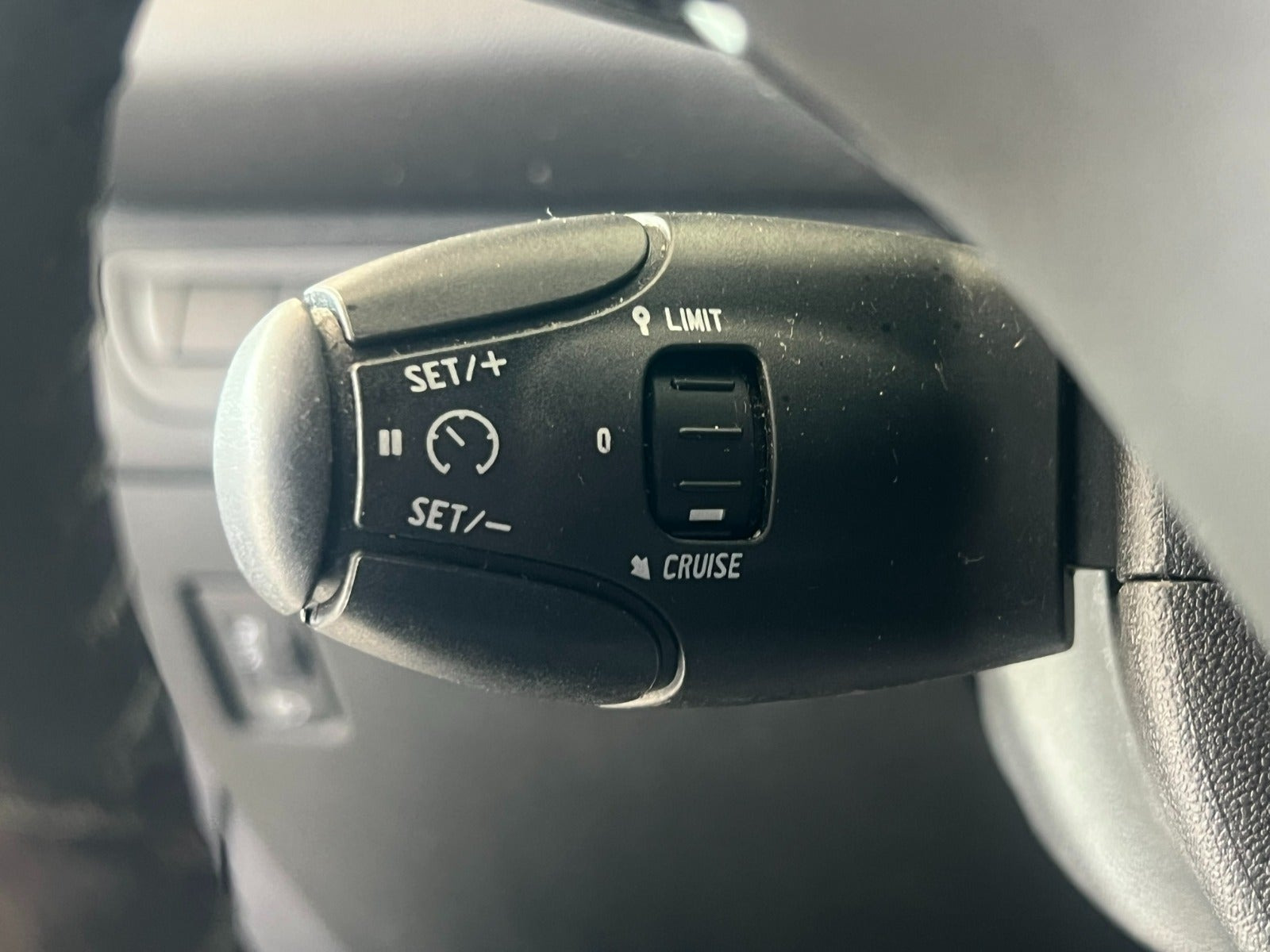 Sort Peugeot 208 fra 2019