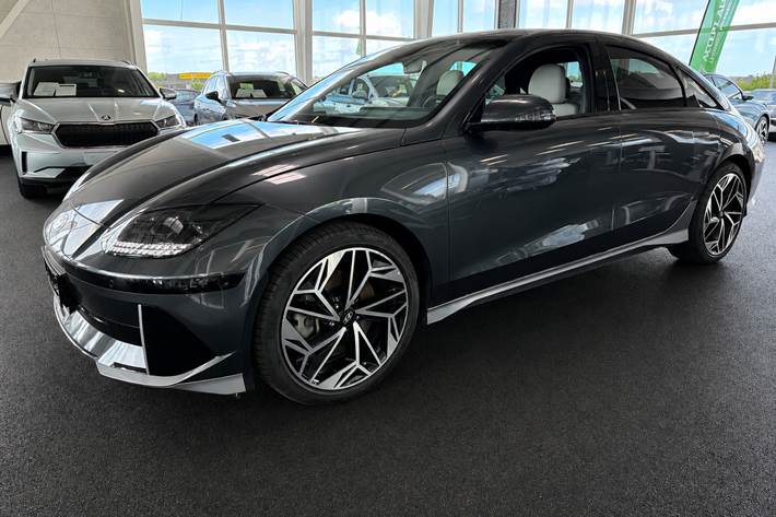 Grå Hyundai Ioniq 6 fra 2023