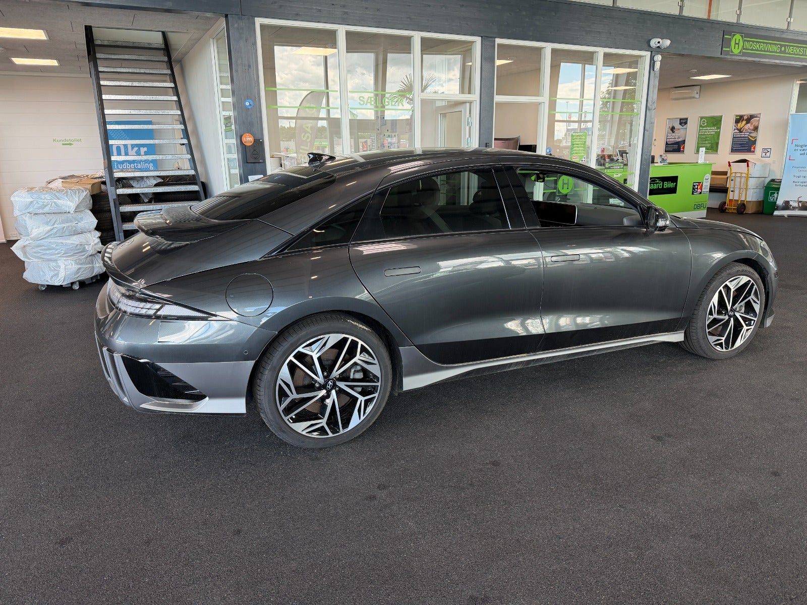 Grå Hyundai Ioniq 6 fra 2023