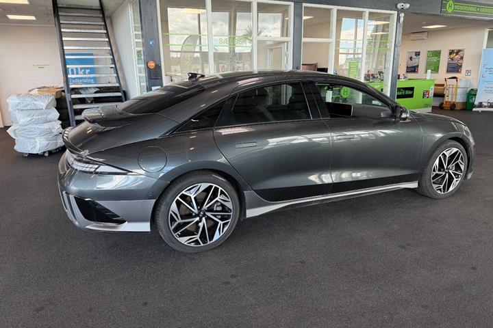 Grå Hyundai Ioniq 6 fra 2023