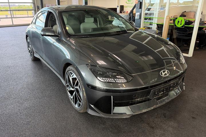 Grå Hyundai Ioniq 6 fra 2023